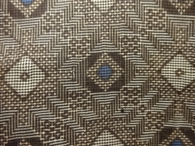 アンティーク　変わり菱模様織り出し本場泥大島紬着物(龍郷)